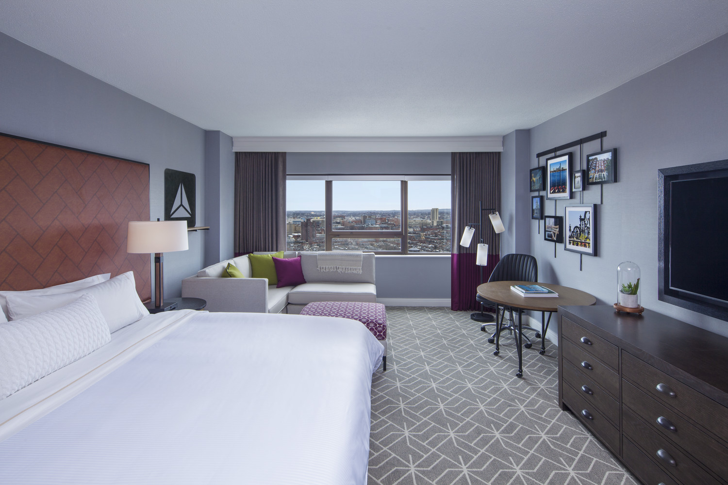 BOSWI-Traditional-King-Guestroom_-View-Low